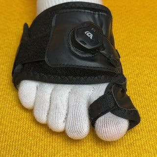 足に着けたユビラク